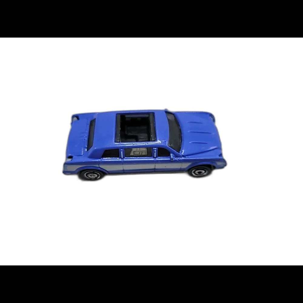 2001 Matchbox MB 537 Limousine Periwinkle with White Stripe Diecast Car 1:64 HW